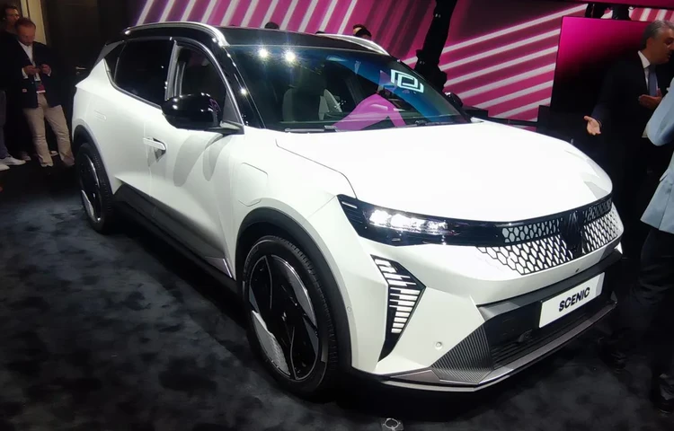 Renault Scenic E-Tech auto roku 2024