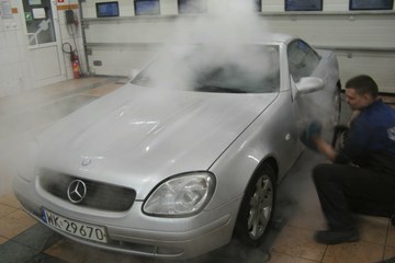 mycie samochodu parą wodną