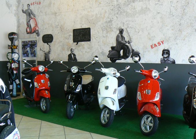 Skutery i stylizacja salonu Scootracer skutery i wystrój salonu